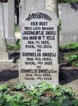 Snoeij Kornelis 1852-1935 + echtgenote en zoon (grafsteen).JPG